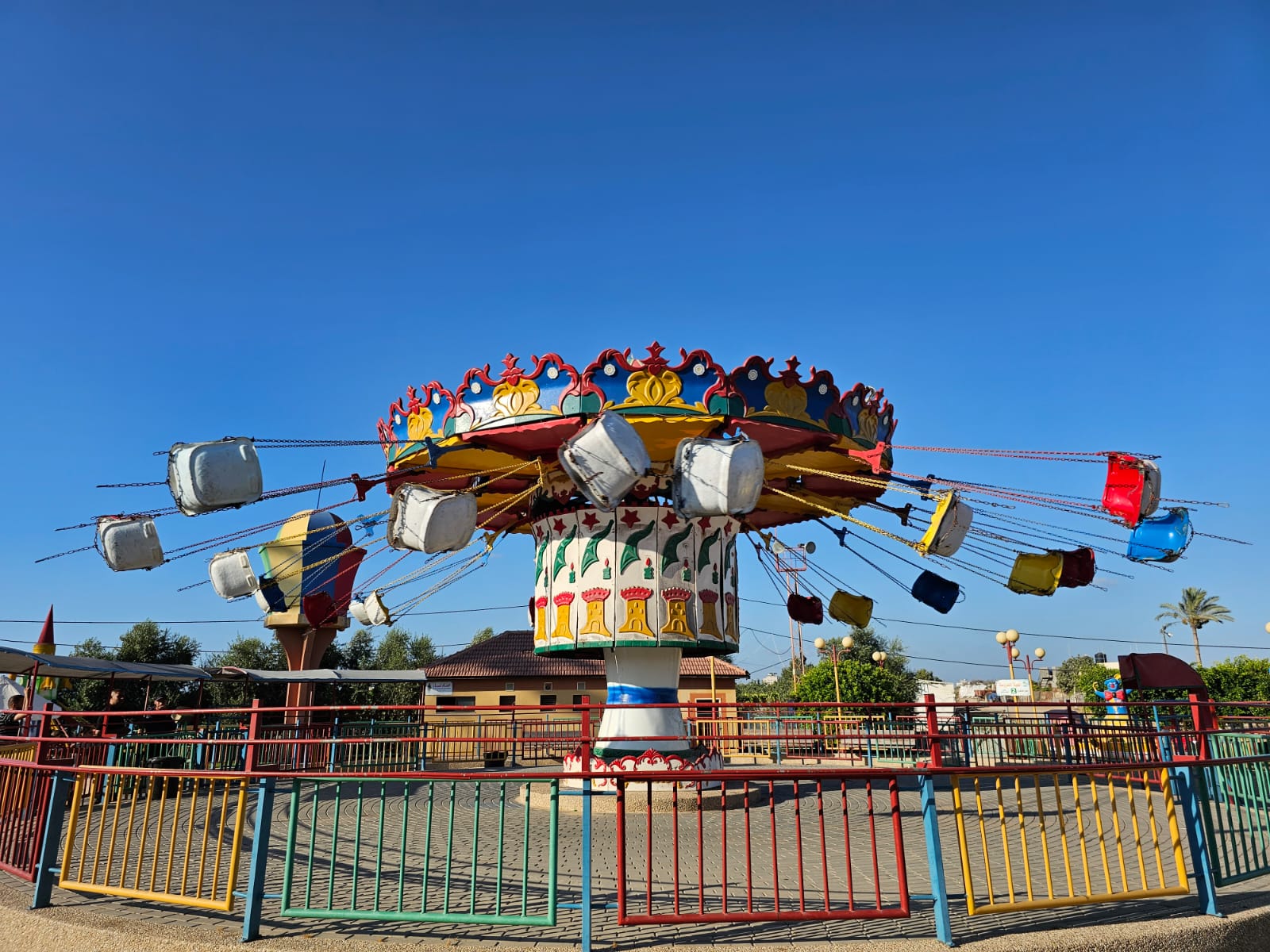 اصطياف المواطنين بغزة على شاطئ البحر وعدد من الأماكن الترفيهية خلال الإجازة الأسبوعية