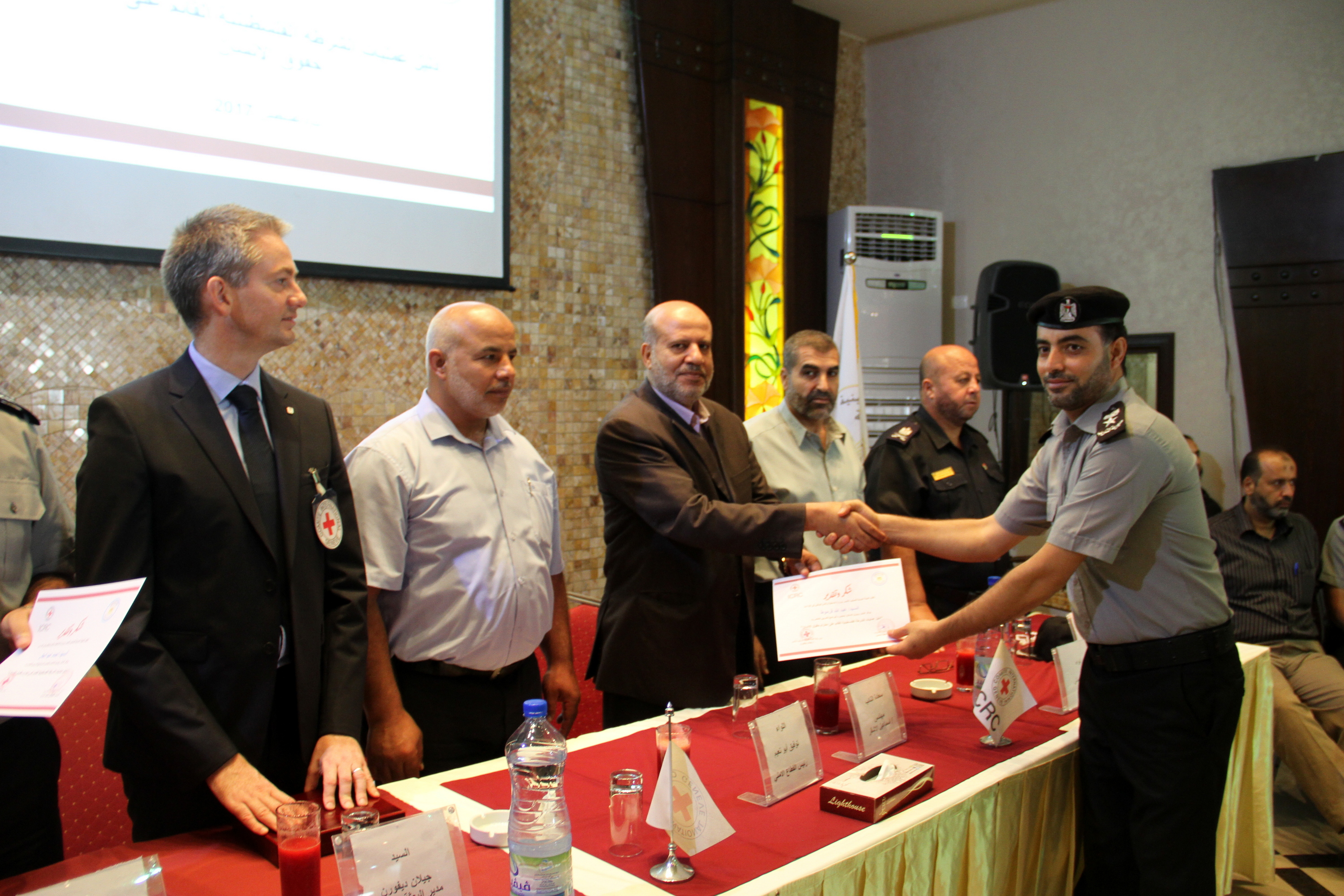 اطلاق دليل عمليات الشرطة القائم على احترام حقوق الإنسان