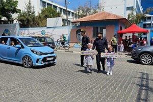 "الإرشاد المروري" ينفذ نشاطًا توعويًا للطلبة والسائقين شمال غزة