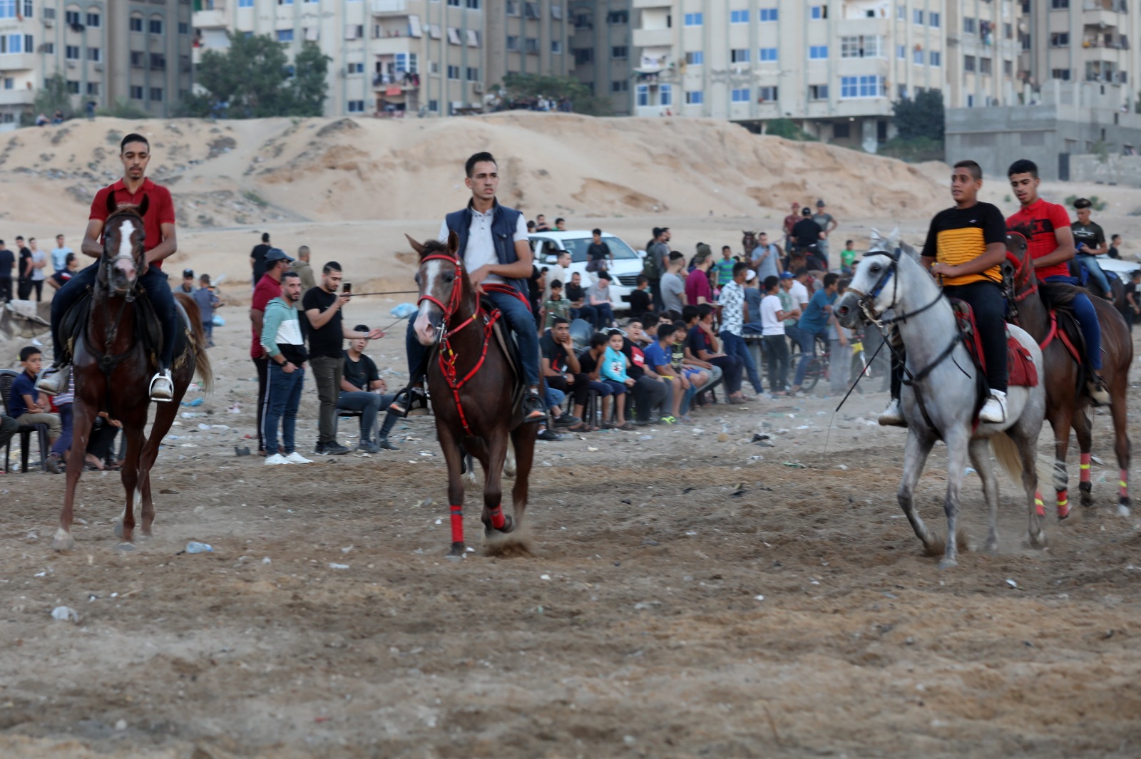 صور من قضاء المواطنين في غزة الإجازة الأسبوعية 