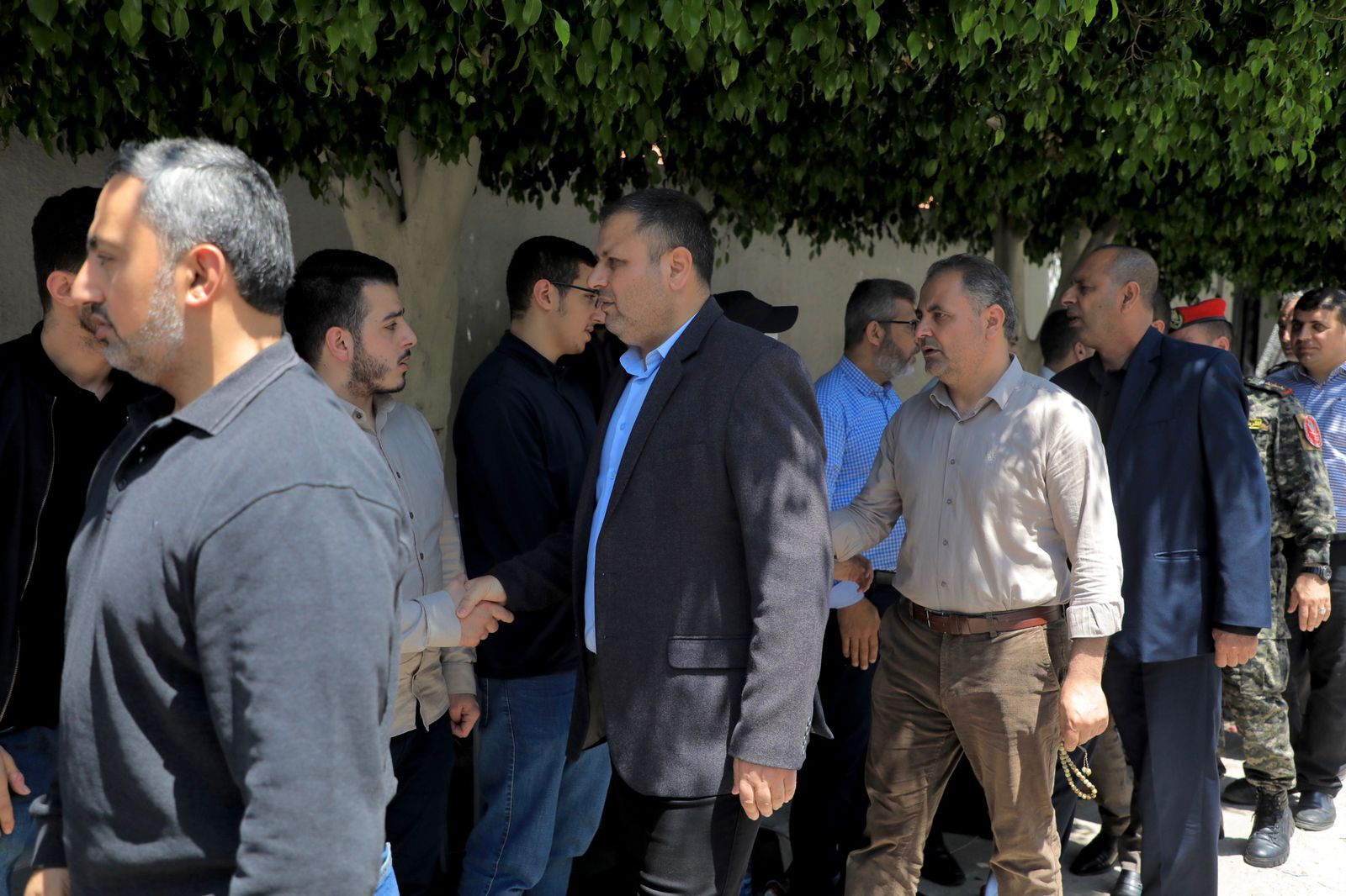 قيادة "الداخلية" تُقدم واجب العزاء لذوي شهداء العدوان الإسرائيلي