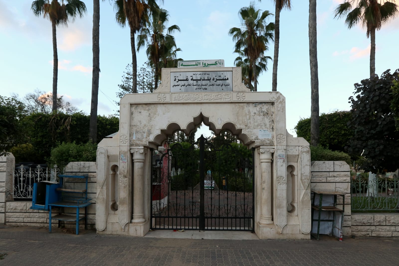 انتشار الشرطة في الساحات العامة والمتنزهات لمنع الازدحام خلال عيد الفطر