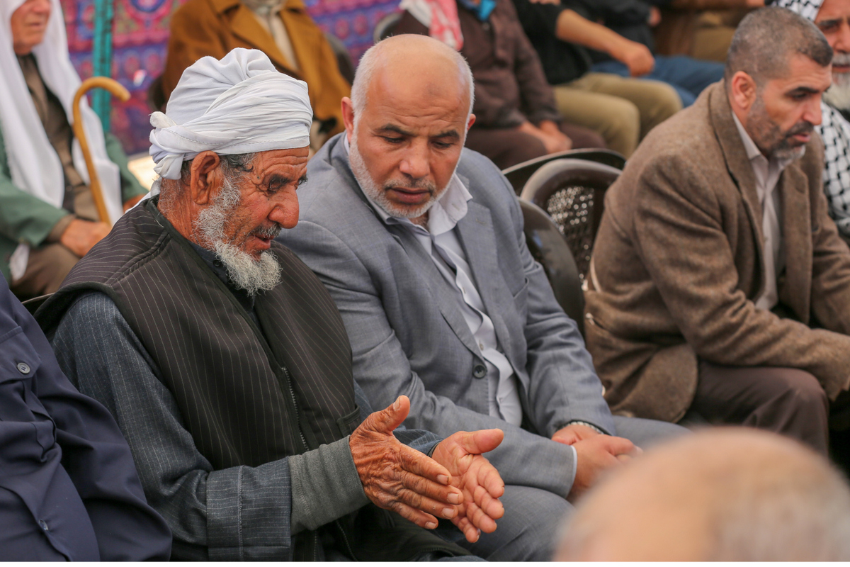 قيادة الداخلية تُقدم واجب العزاء لذوي شهداء مسيرة العودة