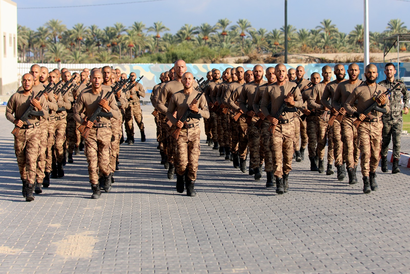 تدريبات دورة "الصاعقة الثالثة" لطلاب كلية الرباط بخان يونس