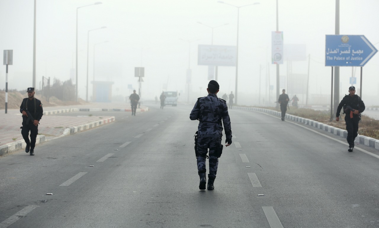مديرية التدريب تُنظم مسيراً عسكرياً للدفعة الأولى من الدورة التأسيسية الثانية