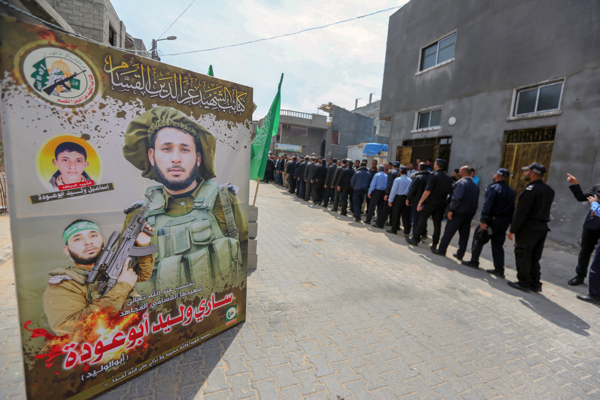 قيادة الداخلية تُقدم واجب العزاء لذوي شهداء مسيرة العودة