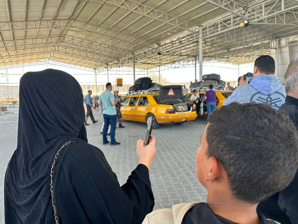 أطقم "المعابر" و" الداخلية" تسهل وصول الفوج الثاني من العائدين من السودان	