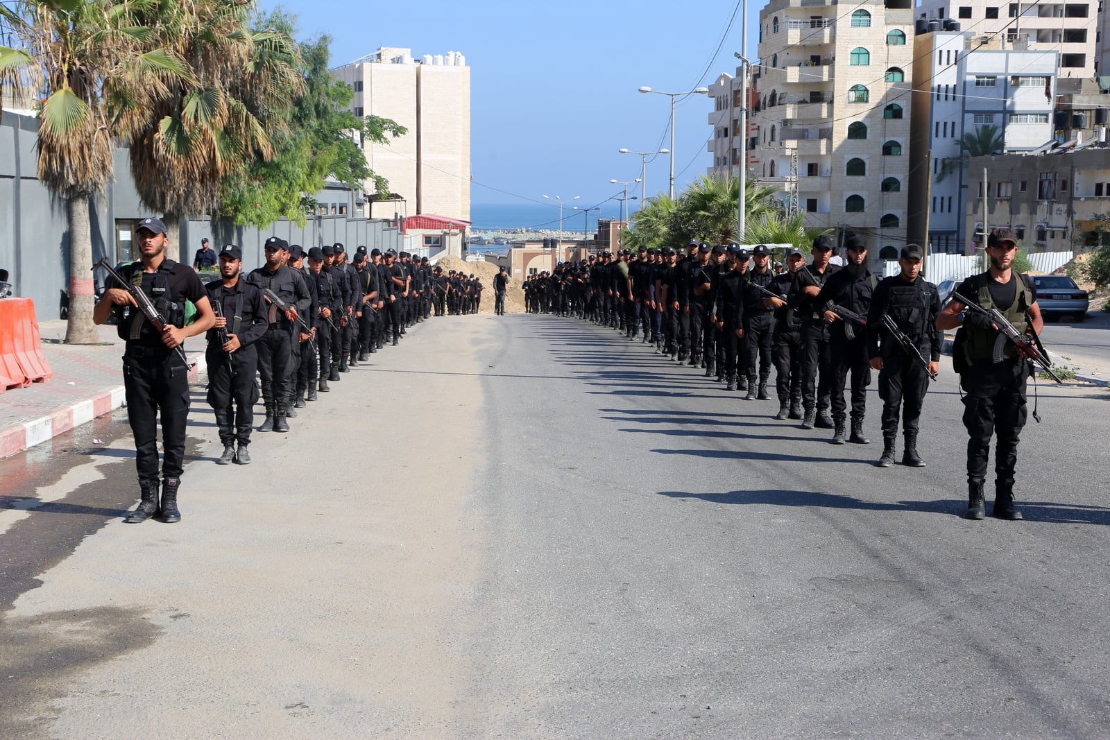 مديرية التدريب تُنظم مسيراً عسكرياً للدورة "التأسيسية الثانية"