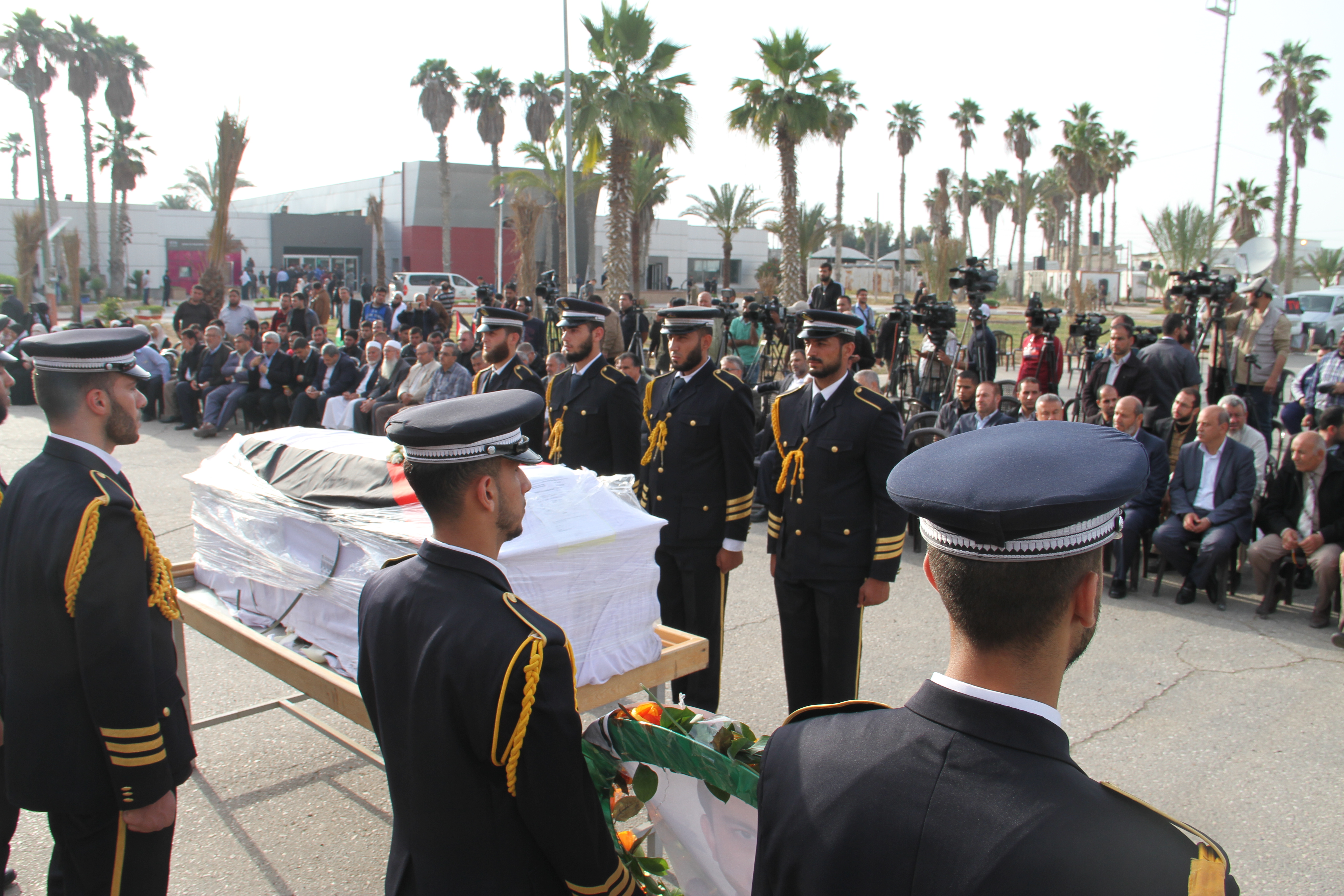 استقبال جثمان الشهيد العالم د. فادي البطش بمعبر رفح البري