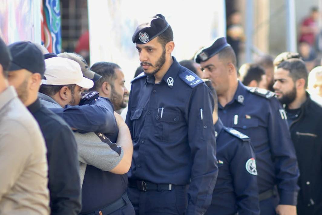 دائرة الشرطة المجتمعية تتفقد بيوت شهداء وجـرحى العـدوان الإسـرائيلي