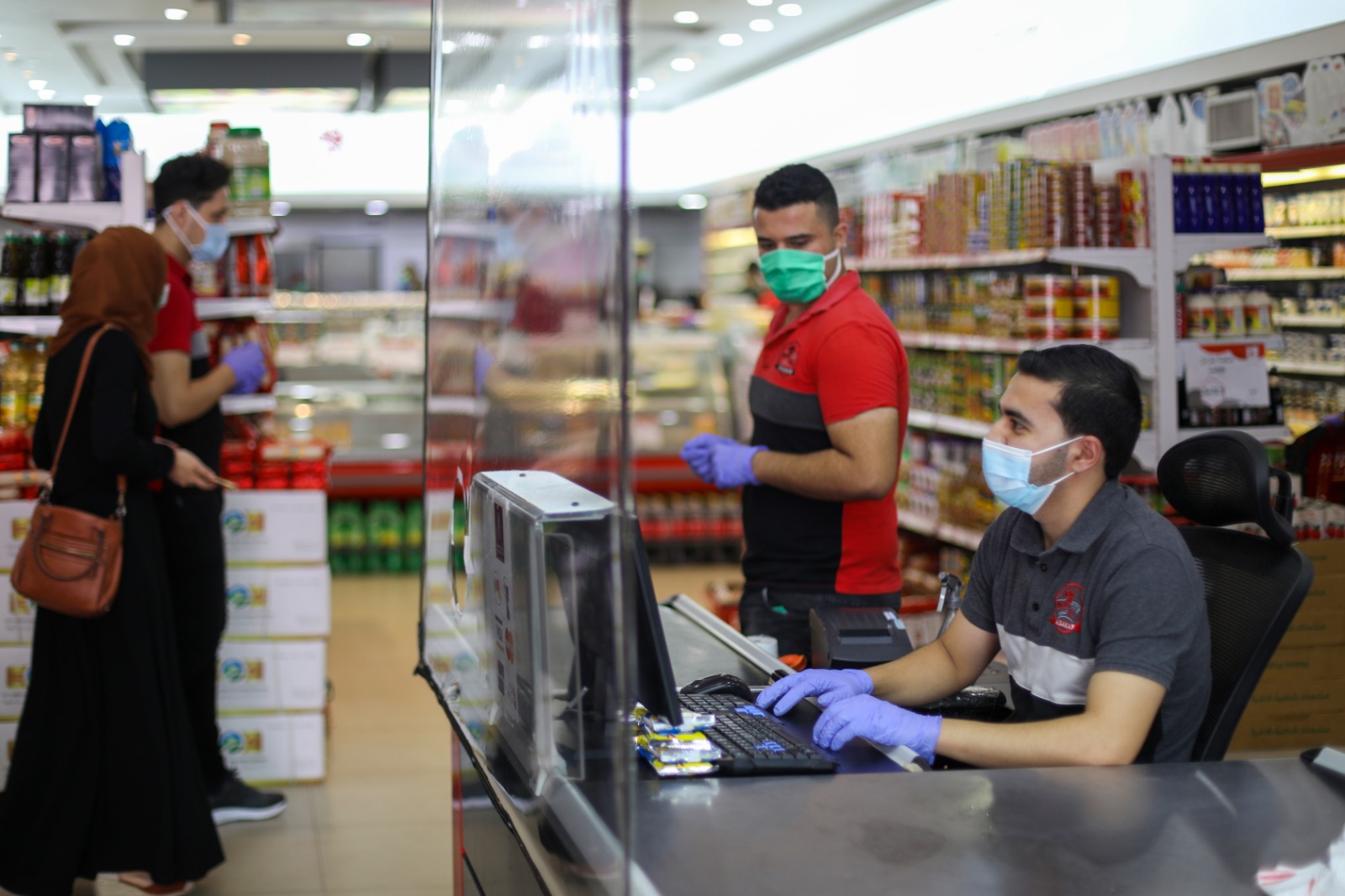 فتح المولات التجارية جزئياً في المناطق التي تشهد تخفيفاً للإجراءات