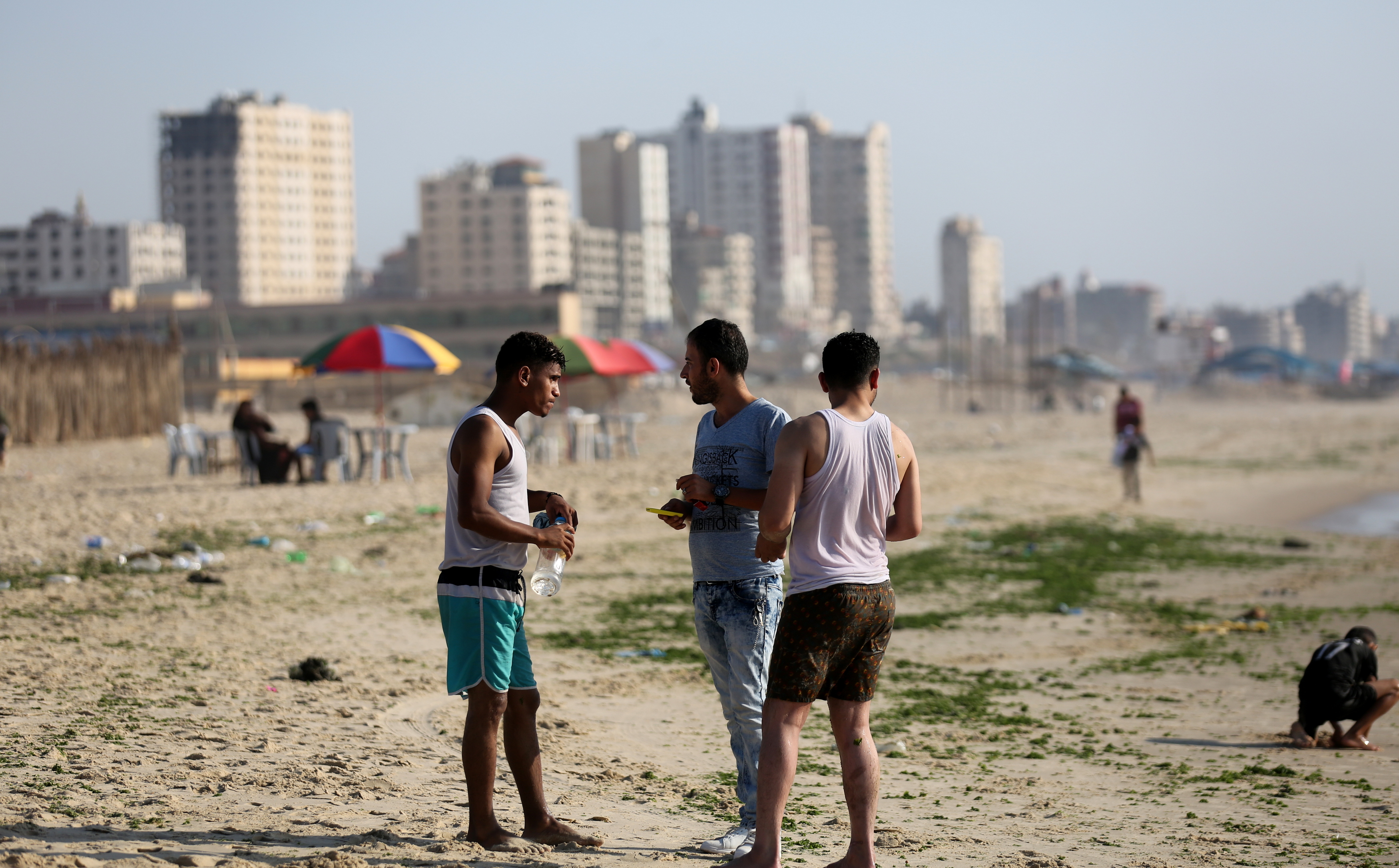 الحملة التوعية للمصطافين من ضربات الشمس ولسعات القناديل