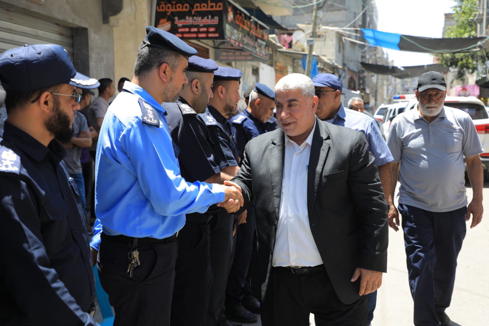 "قيادة الداخلية" تشارك في بيت عزاء شهيد الواجب ملازم "خالد محمد مصلح"