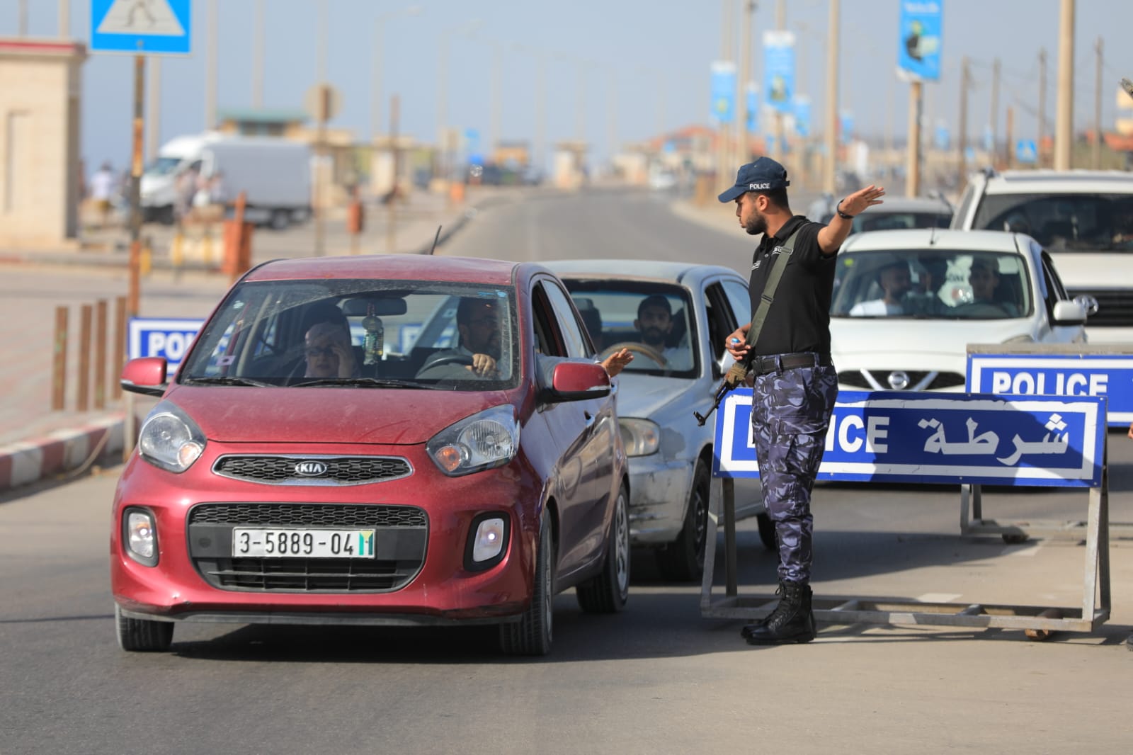 أجواء اصطياف المواطنين على شاطئ البحر وسط قطاع غزة