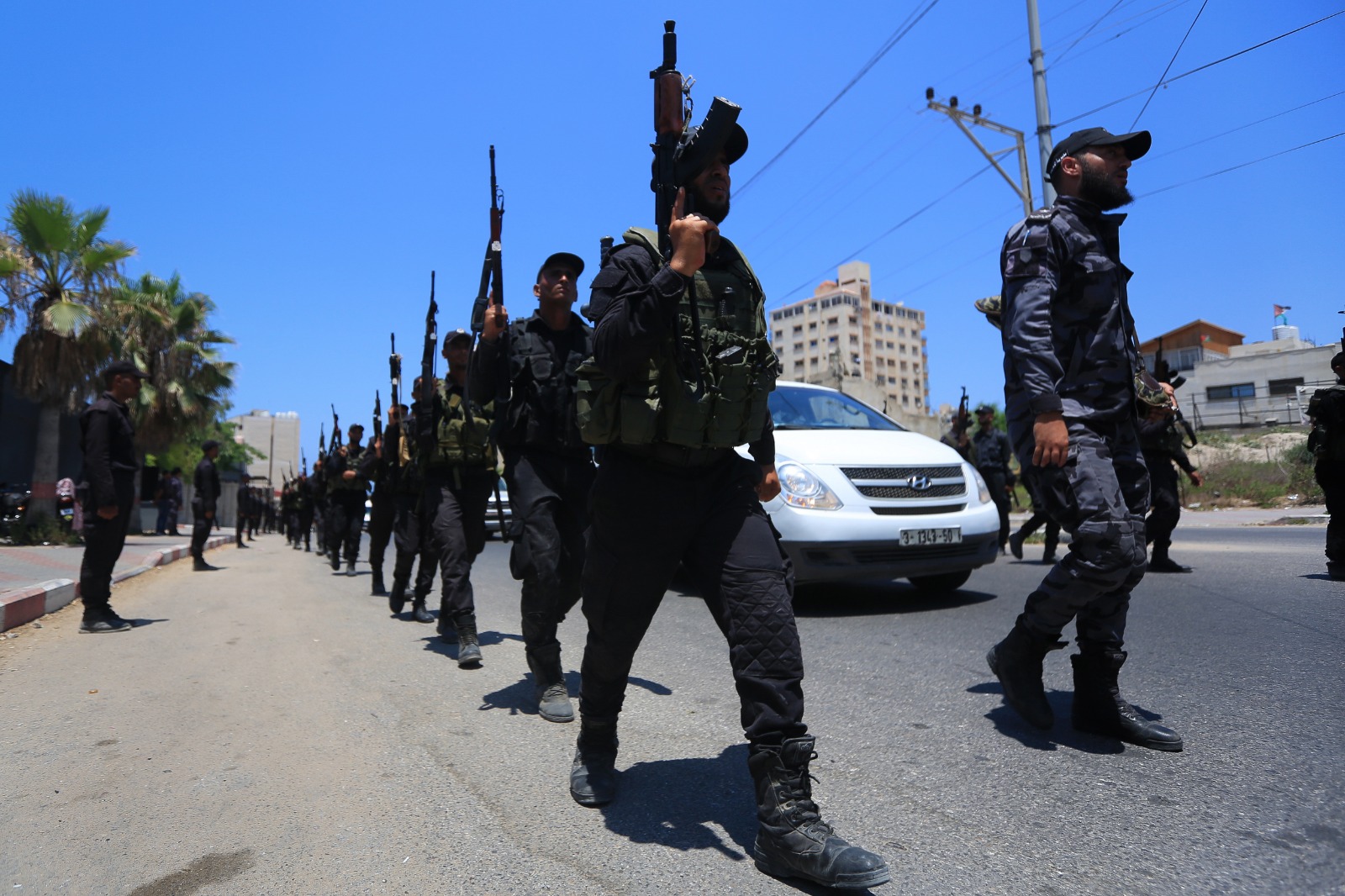 مديرية التدريب تُنظم مسيراً عسكرياً للدفعة الأولى من الدورة التأسيسية الثانية