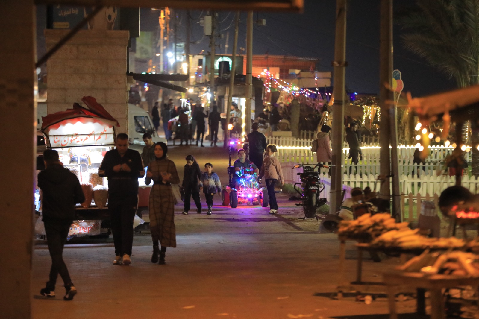 صور من قضاء المواطنين في غزة الإجازة الأسبوعية 