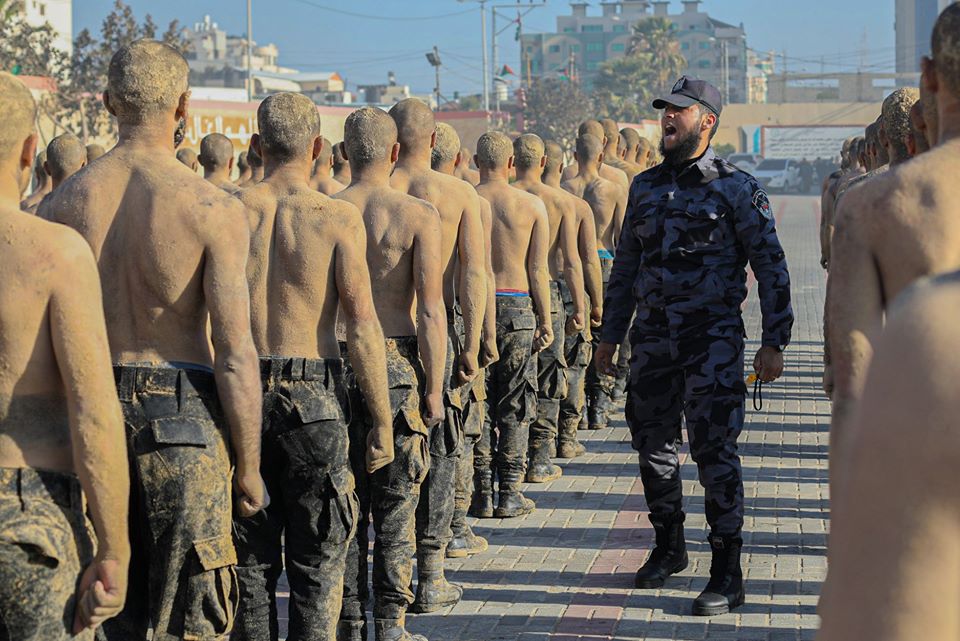 اللواء "أبو نعيم" يتفقـد دورة المستجدّين الألف بمديرية التدريب