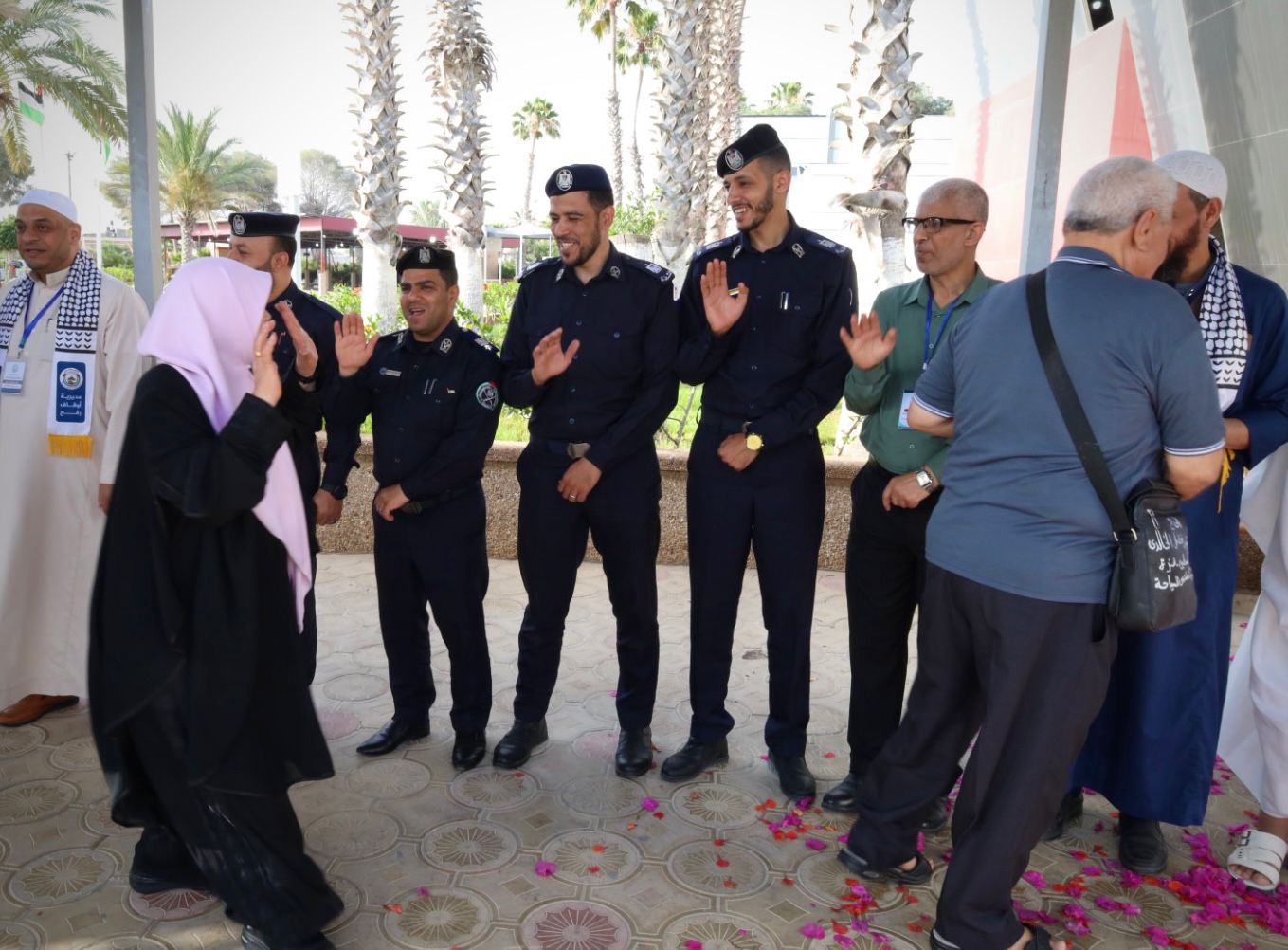 أطقم "المعابر" و"أجهزة الداخلية" تسهل مغادرة الفوج الثاني من حجاج غزة عبر معبر رفح