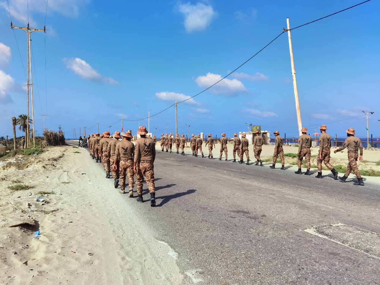 "مسير تكتيكي" لطلاب دورة الصاعقة بكلية الرباط الجامعية