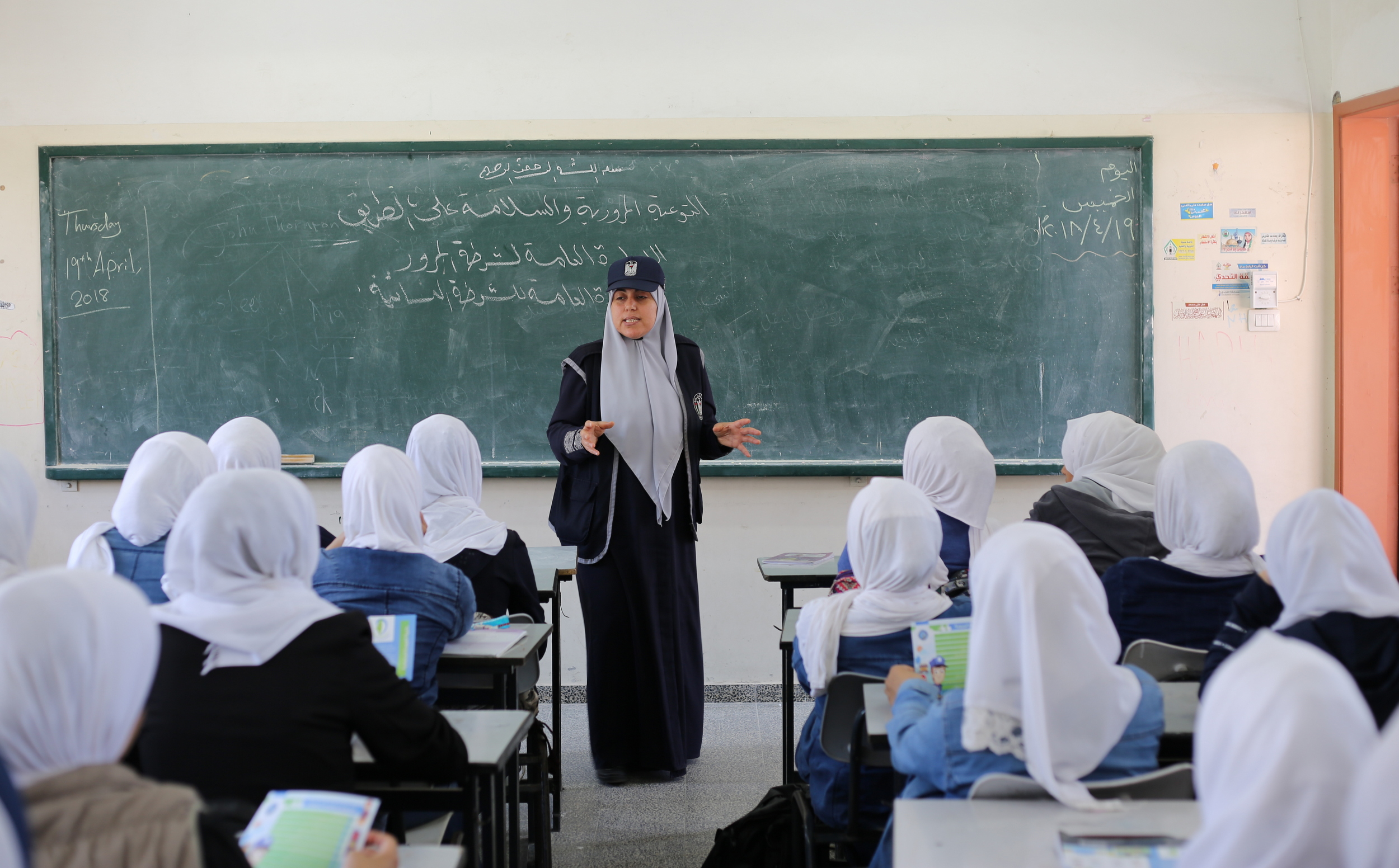 المرور والشرطة النسائية تُطلقان حملة توعوية لطالبات المدارس الثانوية