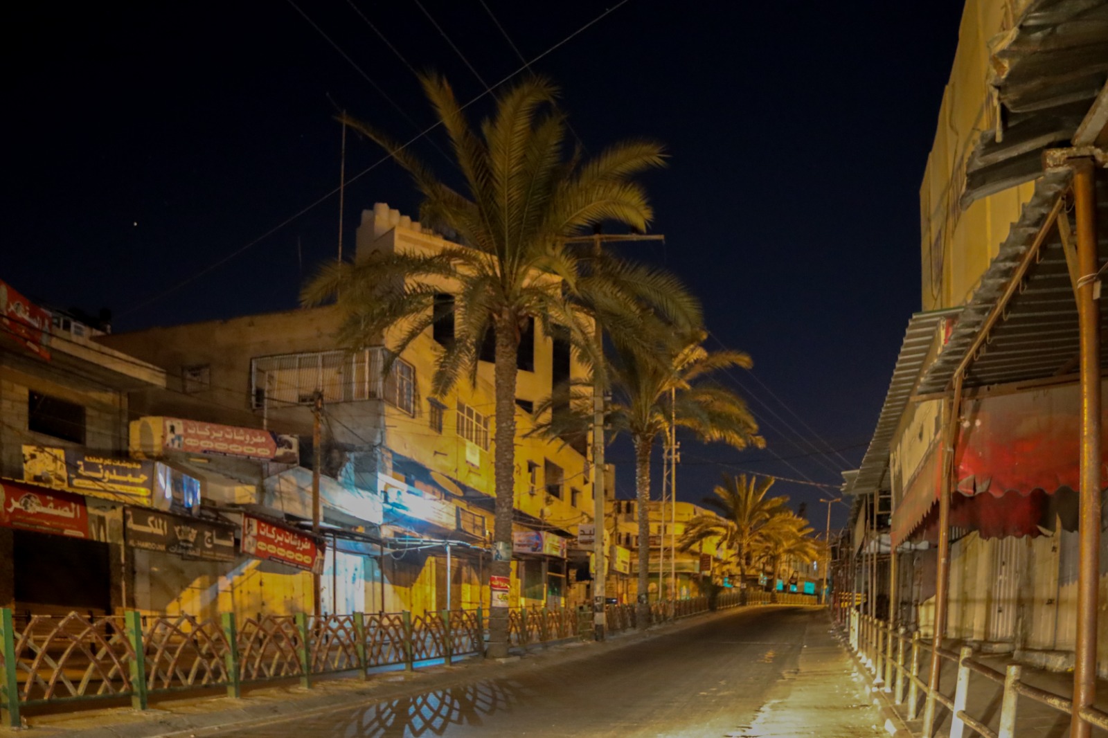 صور ليلية من عمل أجهزة وزارة الداخلية والأمن الوطني، في متابعة تطبيق حظر التجوال في غزة لليوم العاشر على التوالي