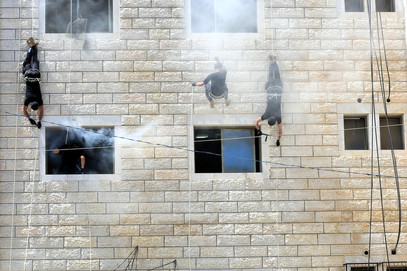 "كلية الرباط" تُخرج الفوج الثامن من بكالوريوس "القانون والشرطة"