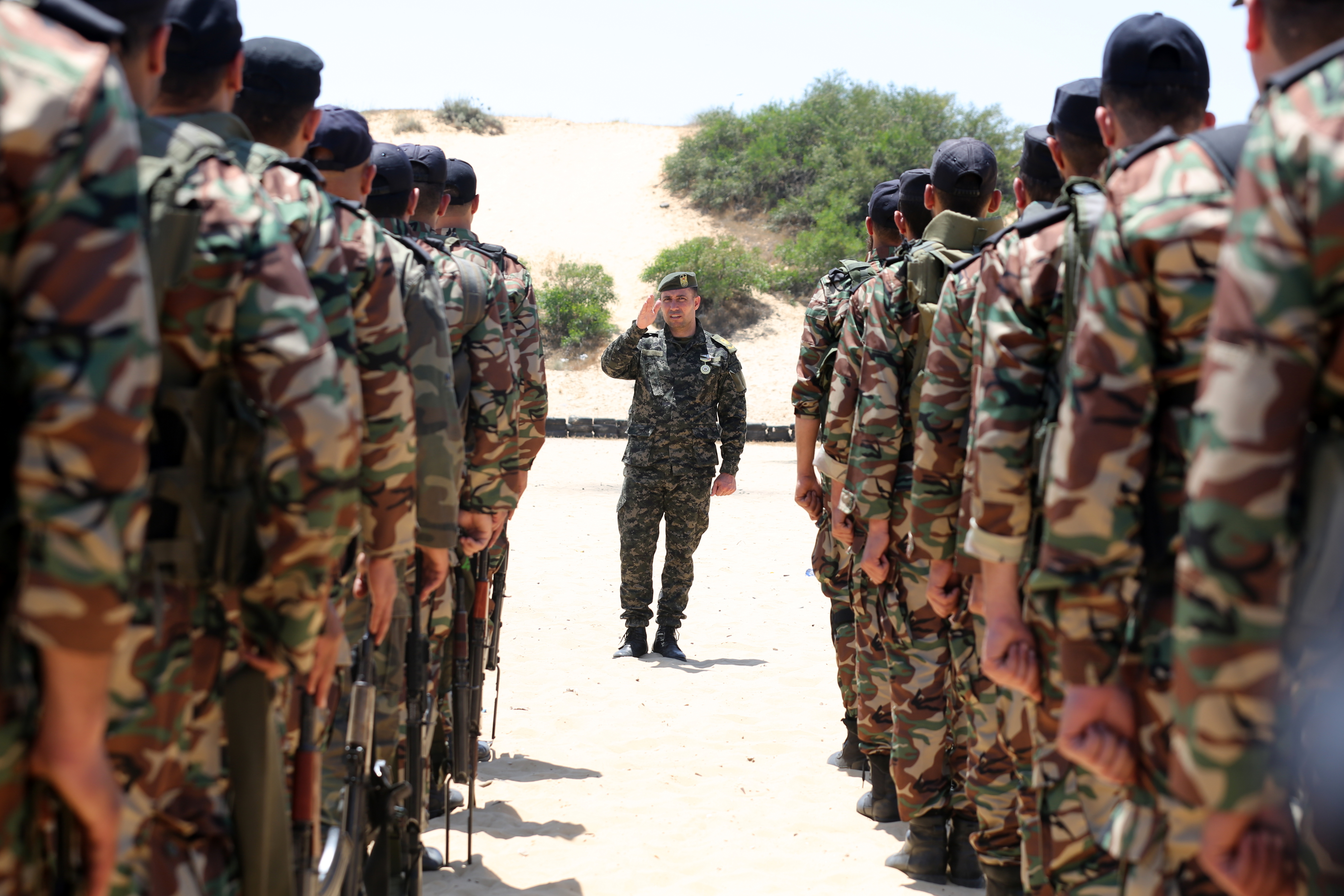 تخييم مغلق لدورتي قادة السرايا وتأهيل الضباط  بالأمن الوطني