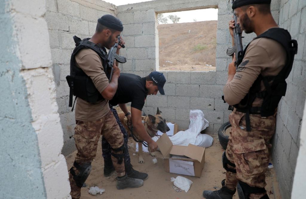 مناورة تدريبية لطلاب "دورة الصاعقة" بكلية الرباط 