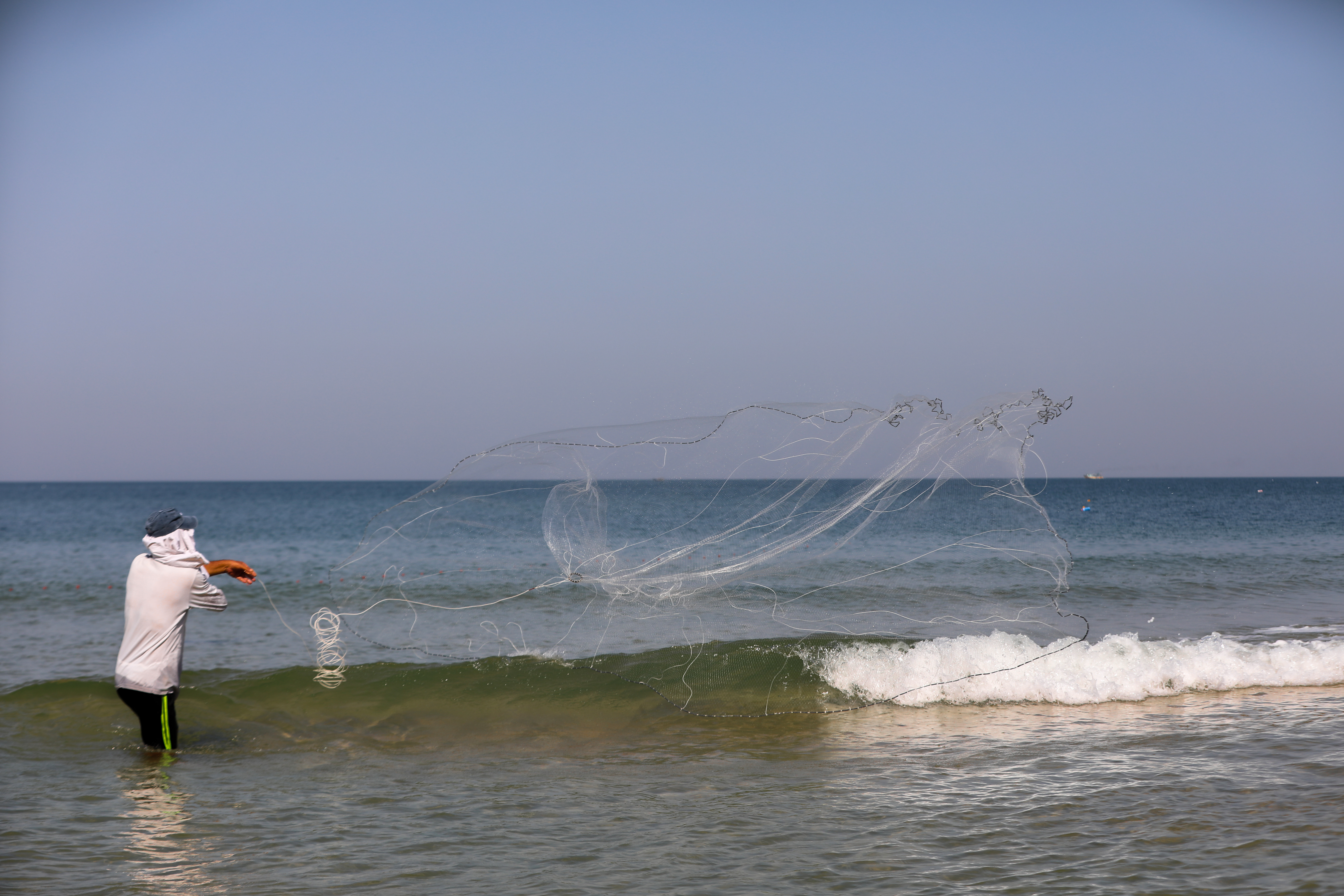موسم صيد "سلطعون البحر" في غزة