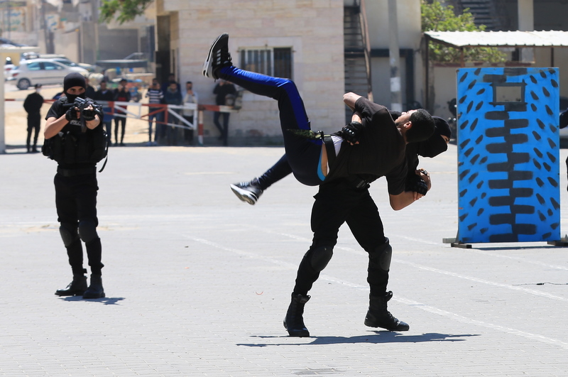 "كلية الرباط" تُخرج الفوج الثامن من بكالوريوس "القانون والشرطة"