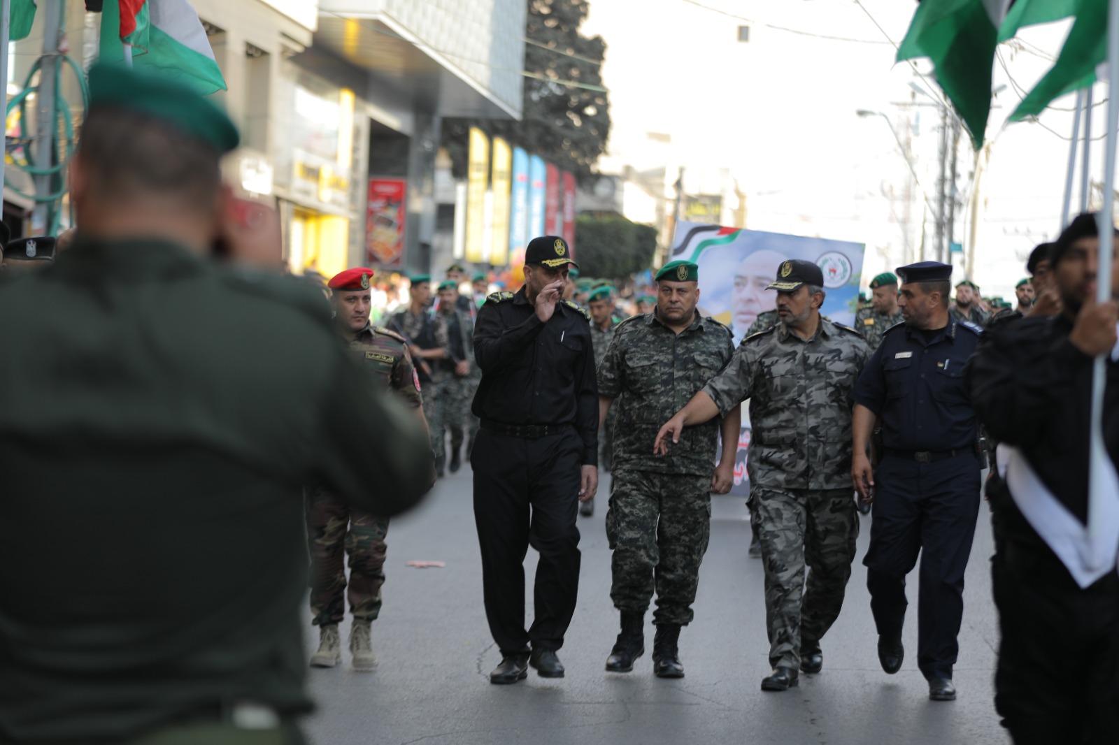 "الداخلية" تُنظم مسيراً عسكرياً تكريماً لشهداء الأجهزة الأمنية بالضفة