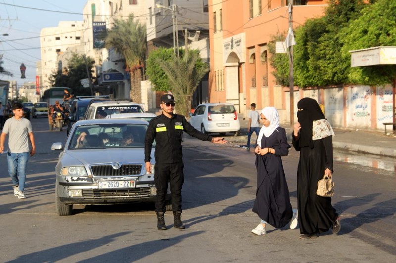 انتشار الشرطة لتسهيل الحركة المرورية مع بدء العام الدراسي الجديد