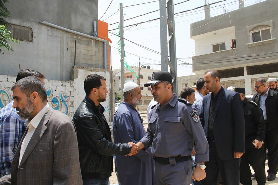 قيادة "الداخلية" تقدم واجب العزاء لذوي شهداء المقاومة بالمحافظة الوسطى