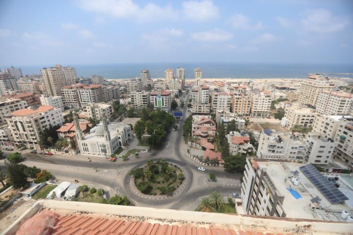 صور.. قطاع غزة يدخل يومه الثامن في حظر التجول لمواجهة فيروس "كورونا"