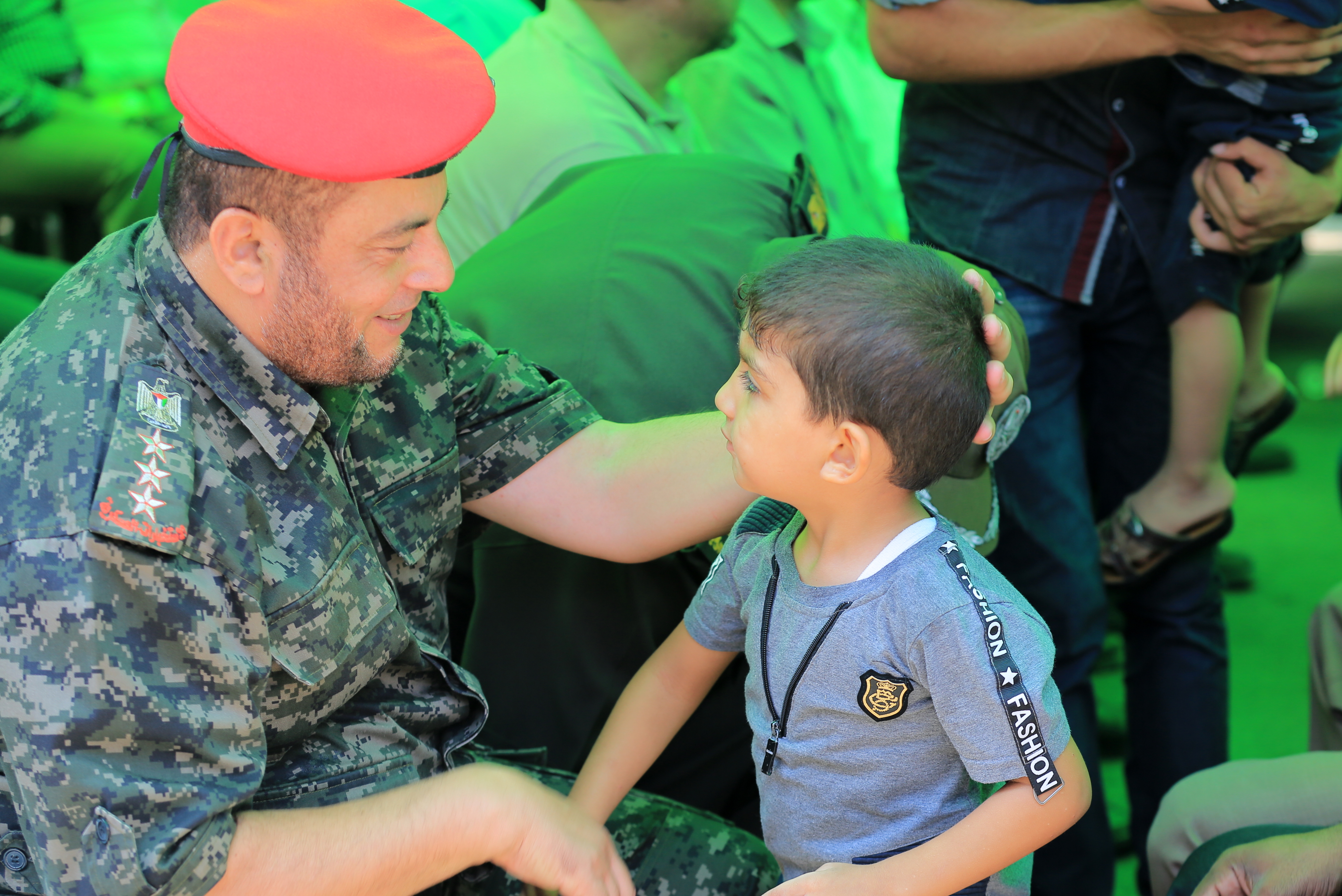 قيادة الداخلية تُقدم العزاء لذوي شهداء الواجب الثلاثة