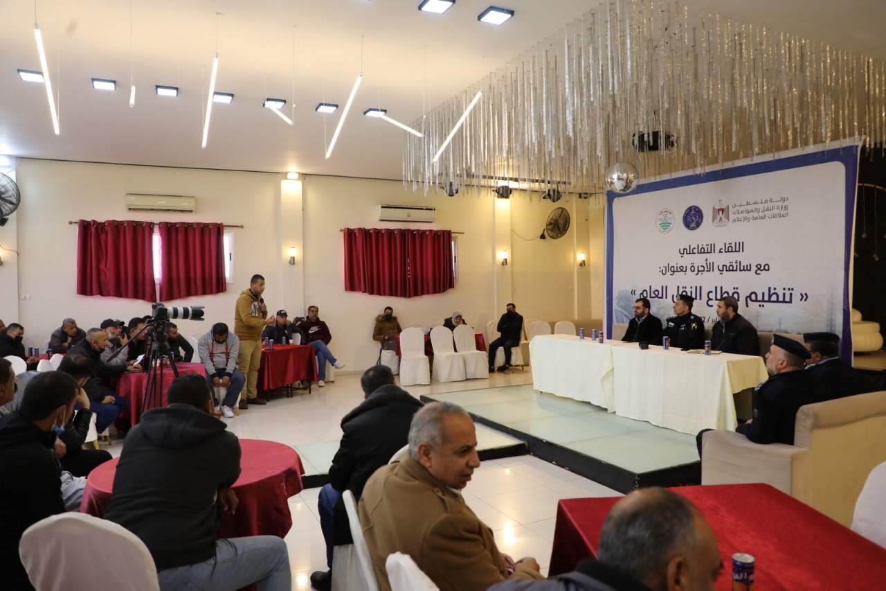 "المواصلات" و"المرور" تعقدان لقاءً مع سائقي الأجرة حول تنظيم "النقل العام"