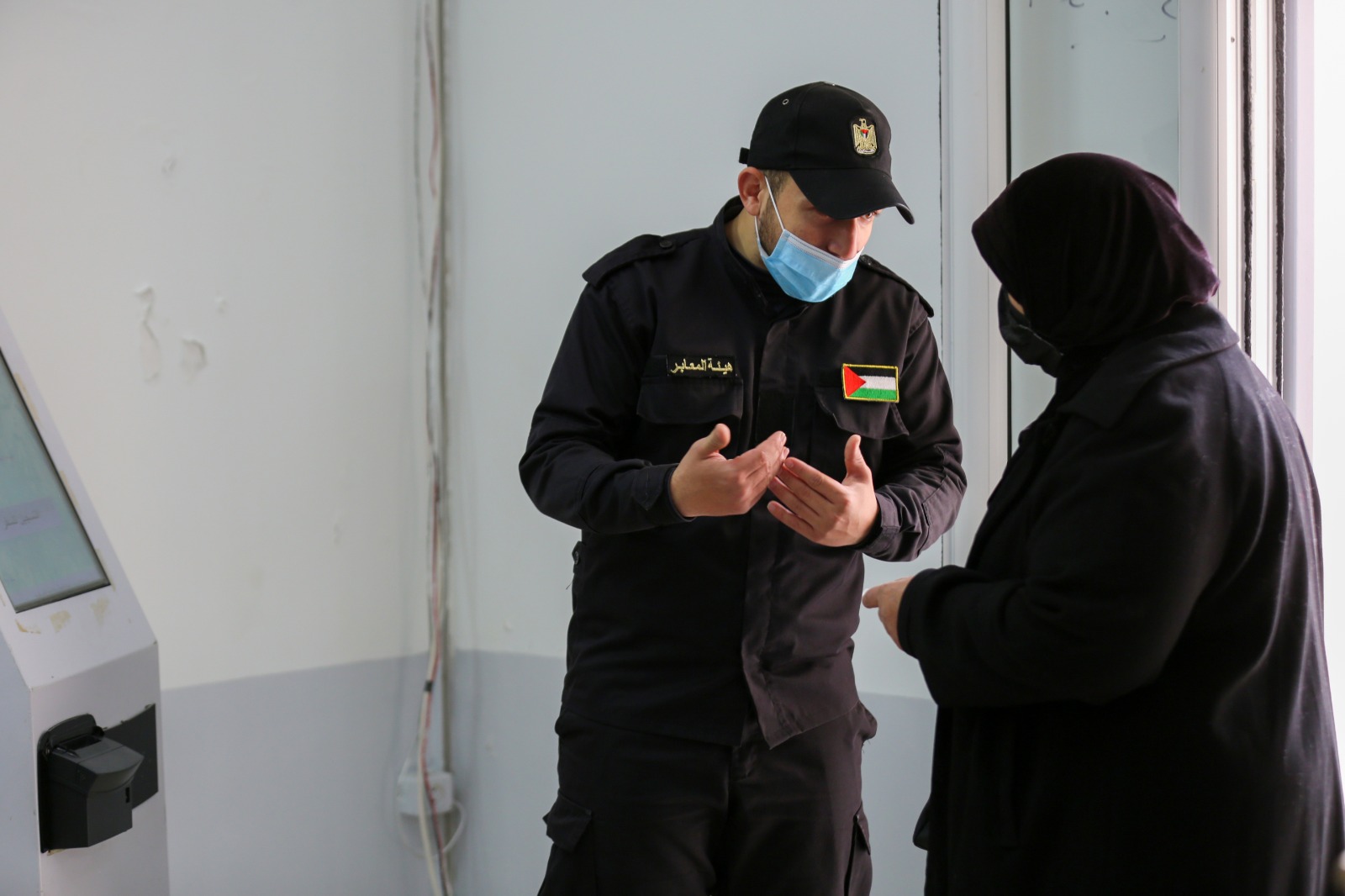 عمل أطقم مكتب التسجيل للسفر بالهيئة العامة للمعابر والحدود،