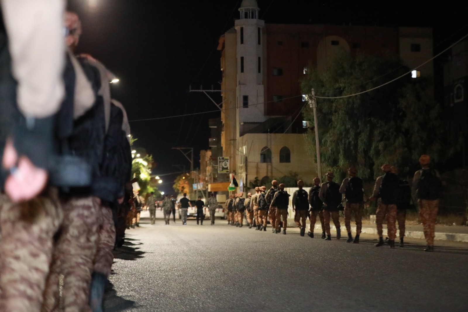 كلية الرباط الجامعية تنظم مسيرًا عسكريًا لدورة الصاعقة