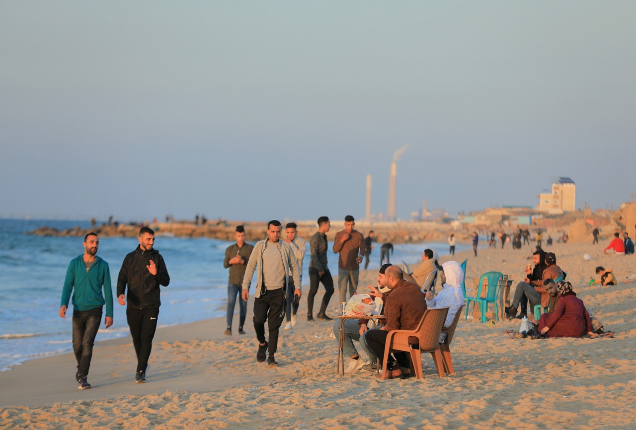 أجواء قضاء المواطنين بغزة الإجازة الأسبوعية في عدد من الأماكن الترفيهية مساء الجمعة