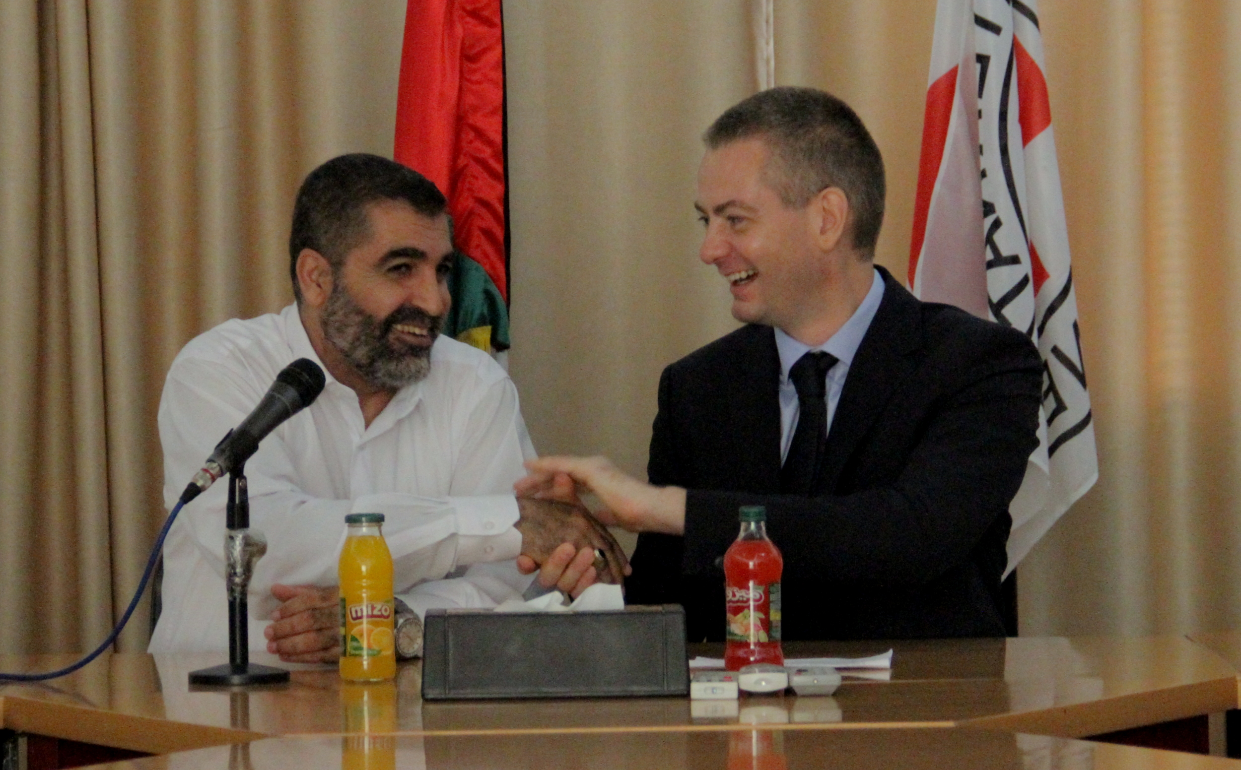 الداخلية تُوقع مذكرة تفاهم مع الصليب الأحمر