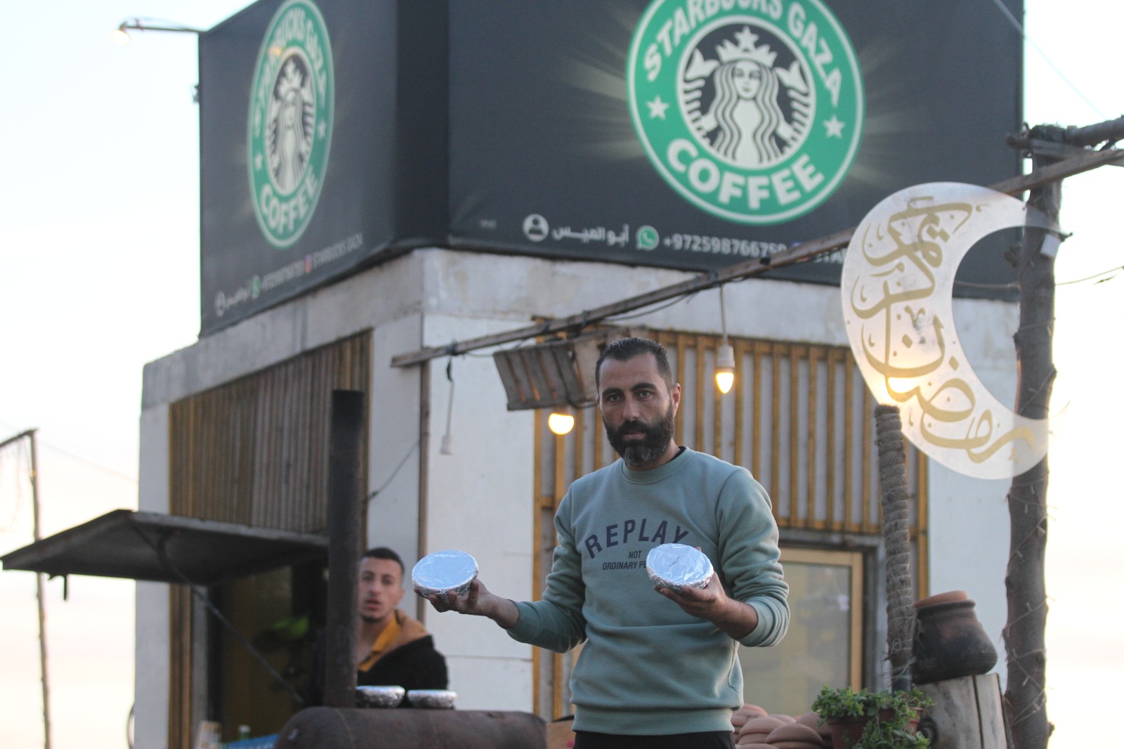 صور من الأجواء الرمضانية على ساحل مدينة غزة