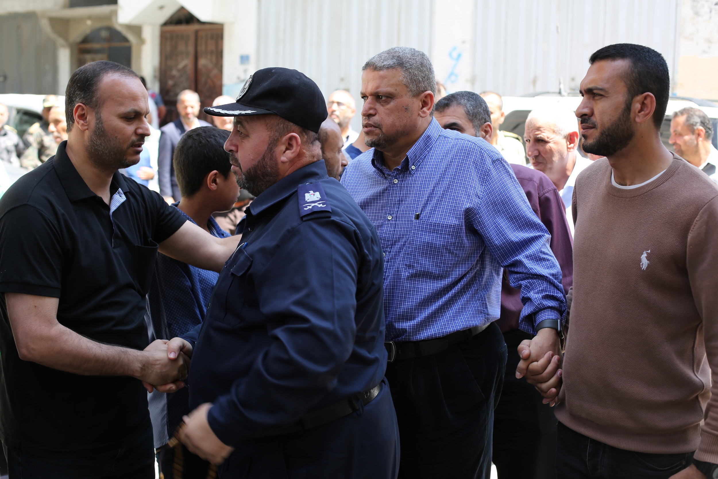 قيادة "الداخلية" تقدم واجب العزاء لذوي شهداء الوزارة في مسيرات العودة بذكرى النكبة