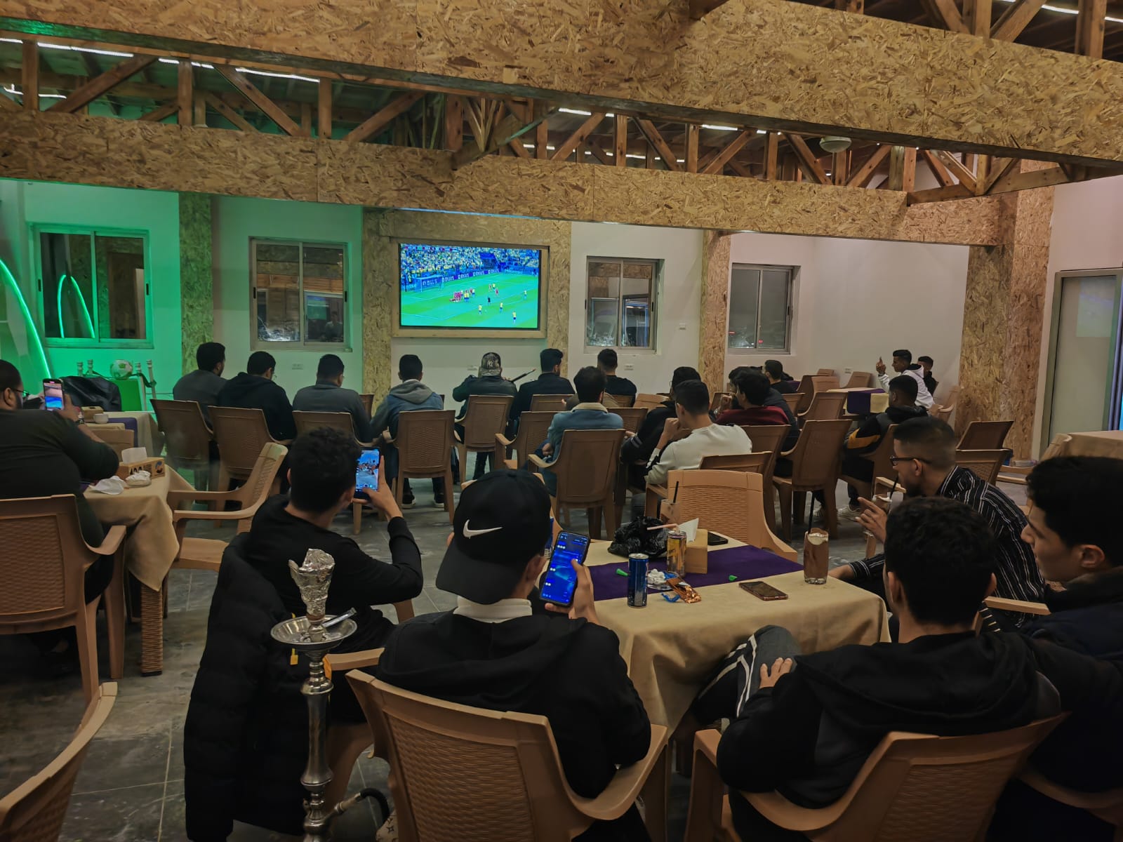 صور من تجمعات للمواطنين بغزة لمشاهدة مباريات كأس العالم